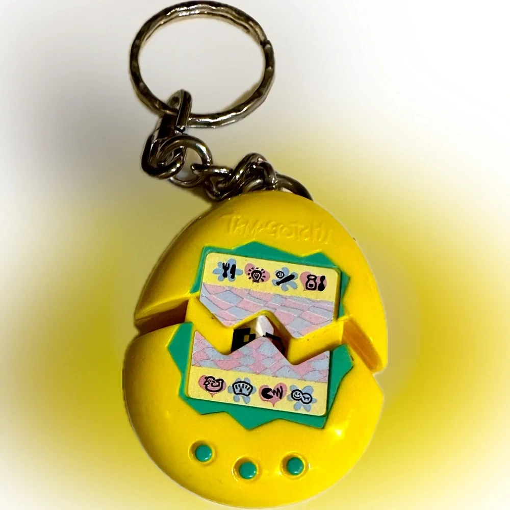 VTG 1997 TAMAGOTCHI YELLOW KEYCHAIN DIGITAL PET EGG GAME MCDONALDS YELLOW EASTER